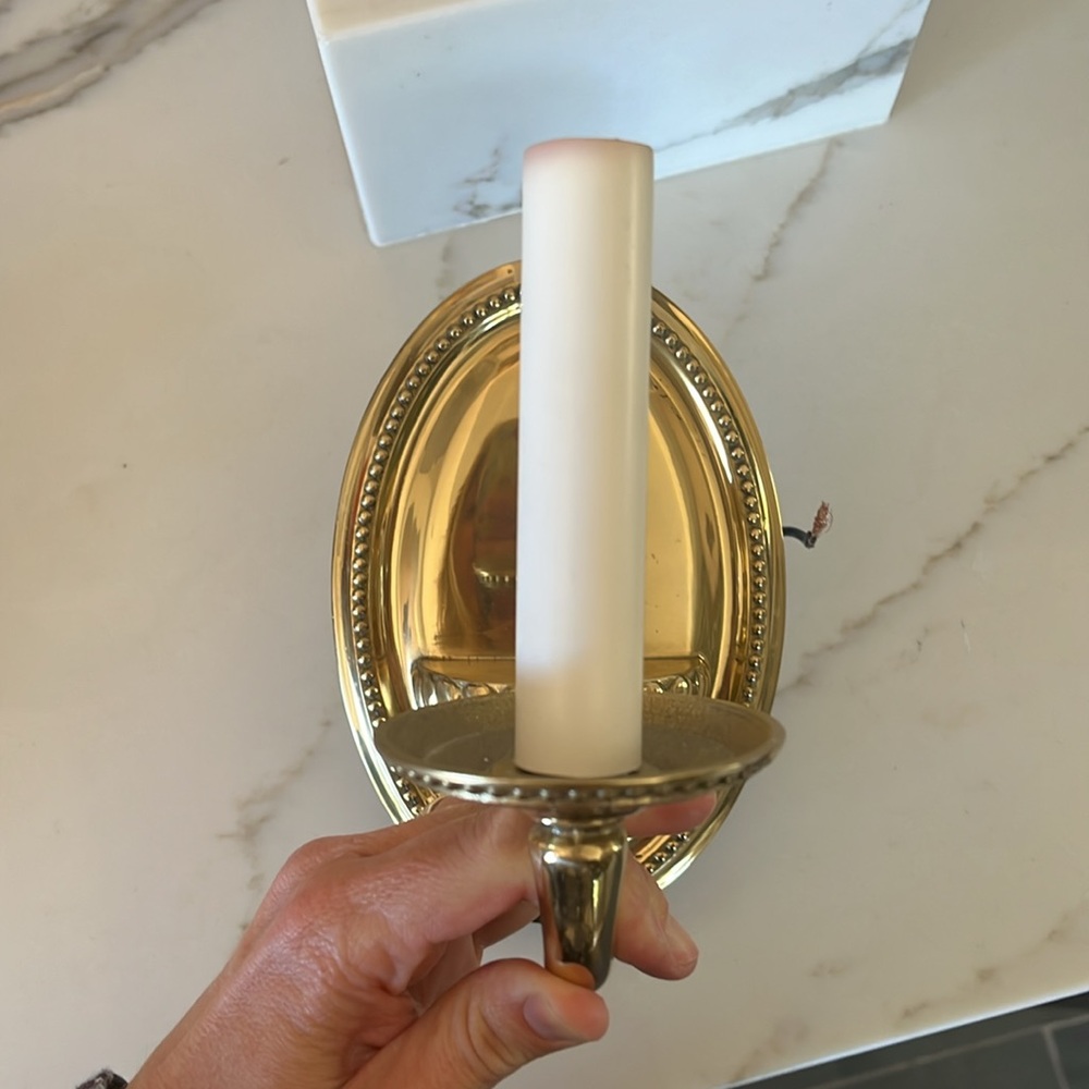 Solid Brass Colonial Traditional Wall Sconce - Picture 2 of 5